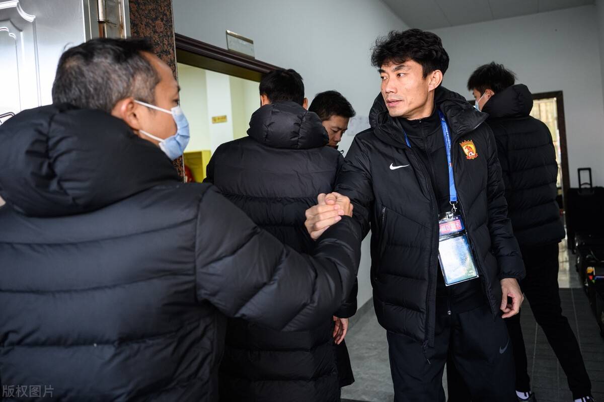 英雄联盟官方网站 -广州队迎社区盾关键赛；集结日再遭质疑；引发热议；训练强度明显提升 